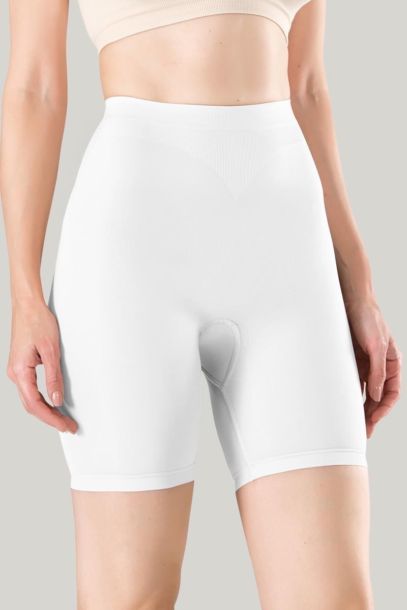 Uzun Paçalı Beyaz Şort